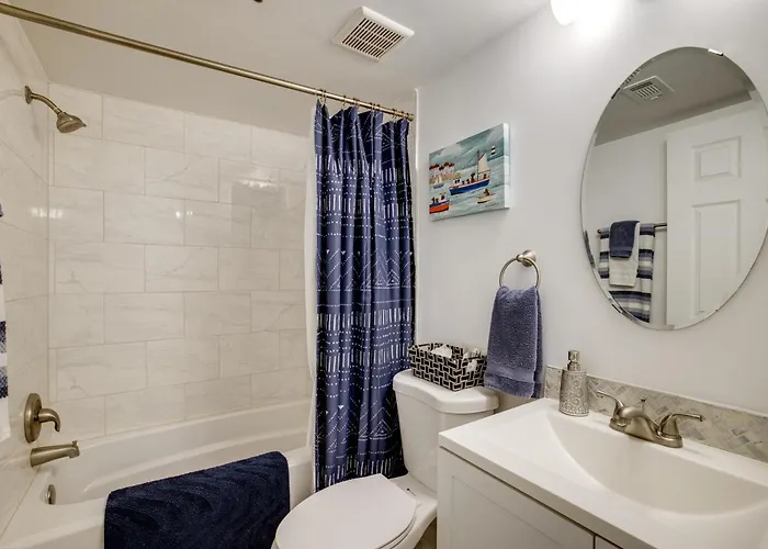 1 Mi To Old Town: W/ Pool Access *