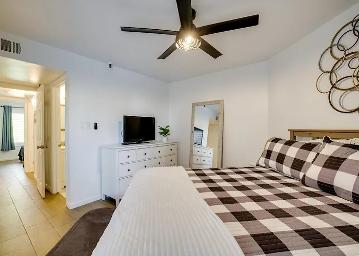1 Mi To Old Town: W/ Pool Access *