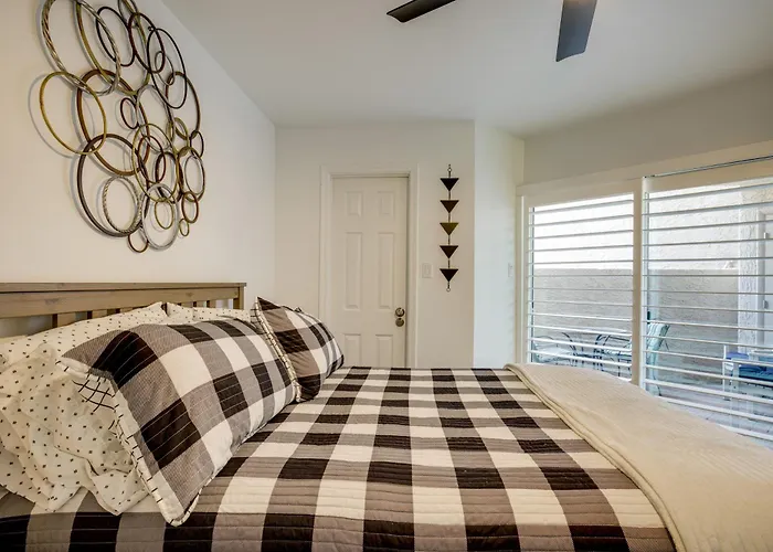 1 Mi To Old Town: W/ Pool Access Scottsdale
