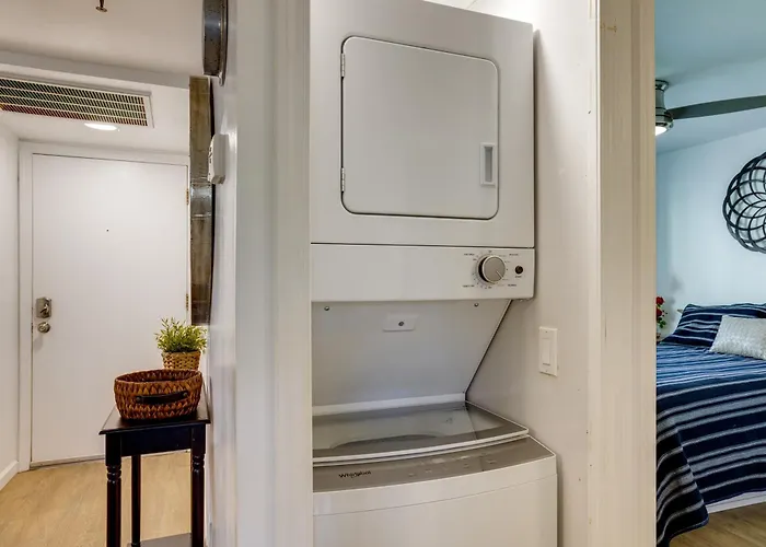 1 Mi To Old Town: W/ Pool Access Ferienhaus